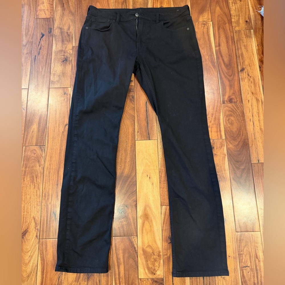 True Classic straight leg Men's Black Jeans size 34 x 36